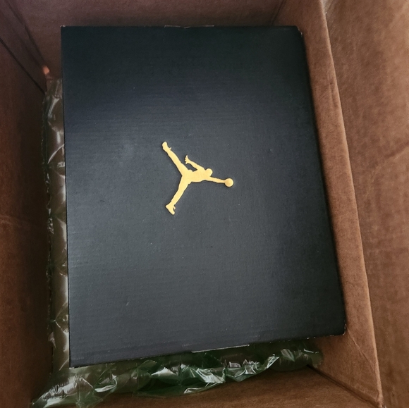 NIB - Air Jordan 1 Retro High Top - Picture 4 of 8